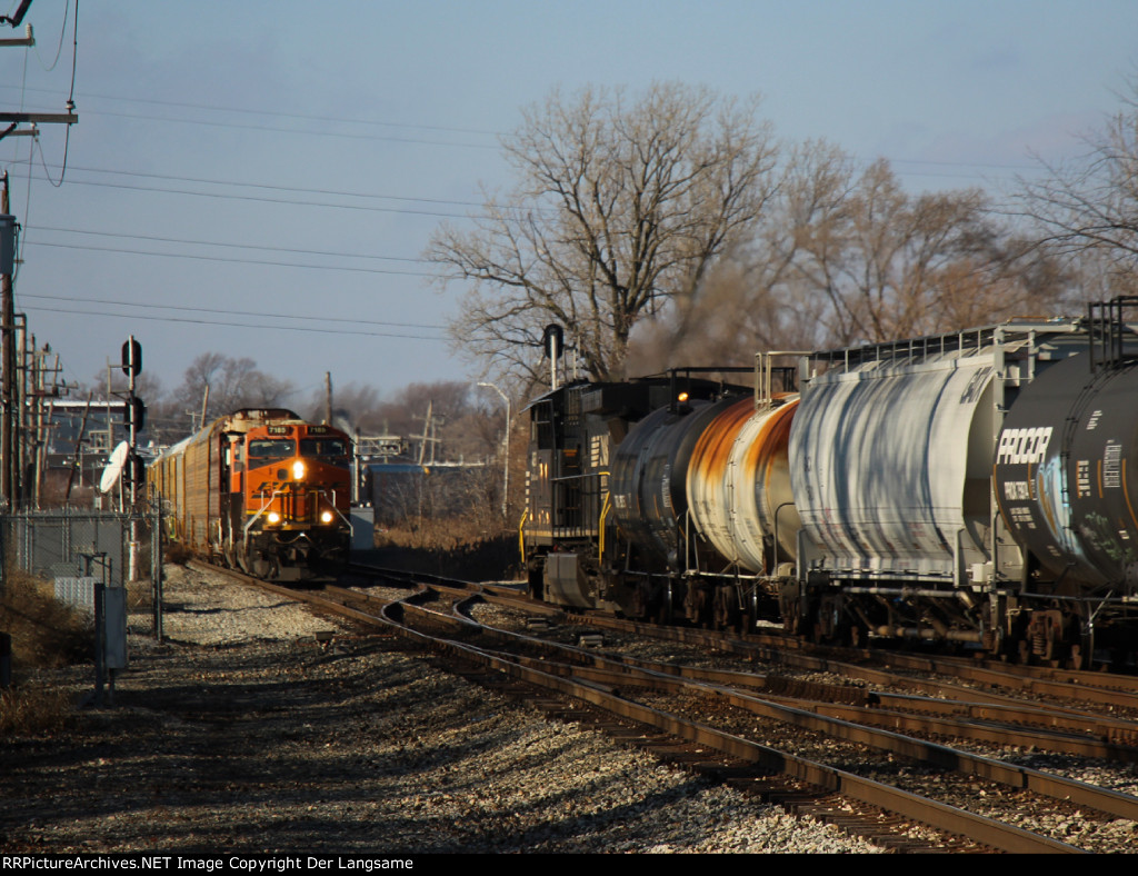 BNSF 7185 and NS 4261